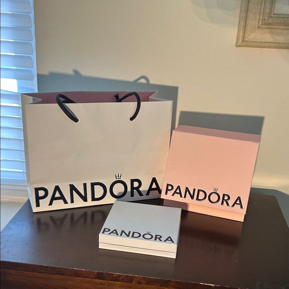 Pandora Pink and White Box Gift Set